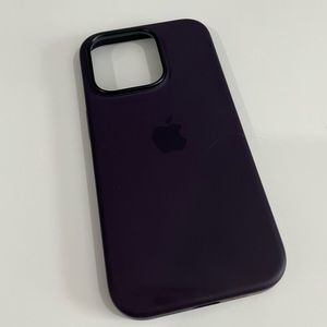 Silicone Apple iPhone 14 Pro Case in Deep Purple
